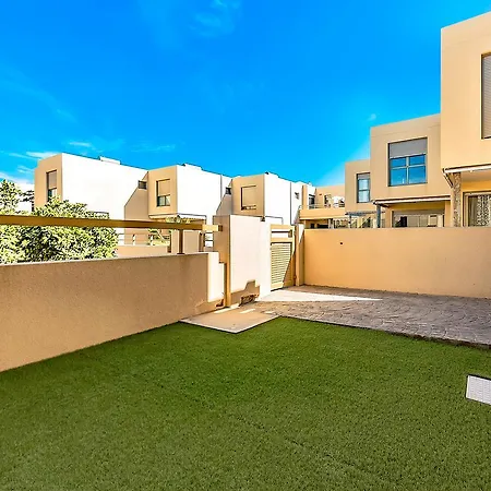 Family Townhouse דירה *