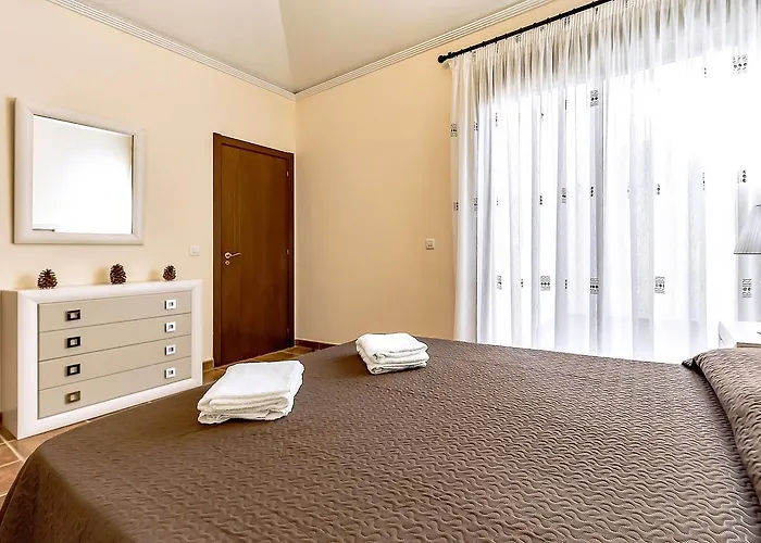 Family Townhouse شقة *