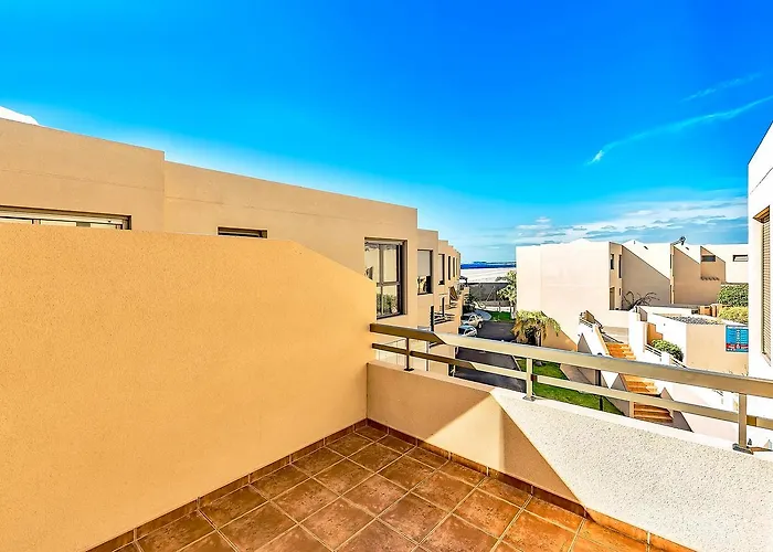 Family Townhouse شقة *
